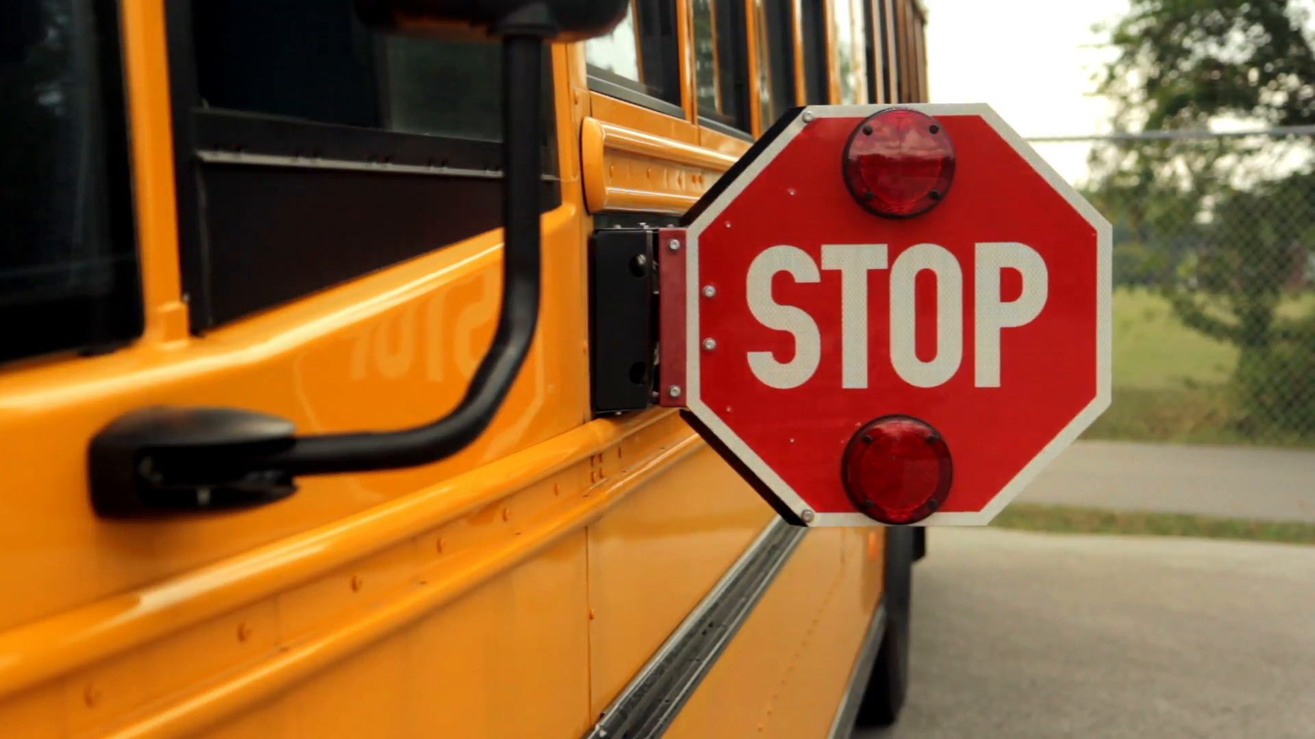 school-bus-stop-sign-arm-4kzvzggr-F0000-5ca23bf2aea1c